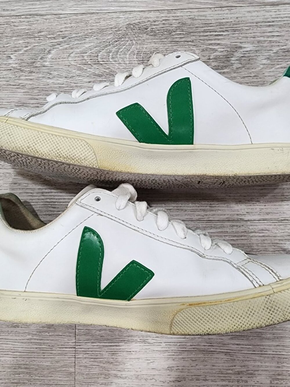 Veja Esplar Leather Low Top Lace Up Sneakers White and Green Women's Size 8